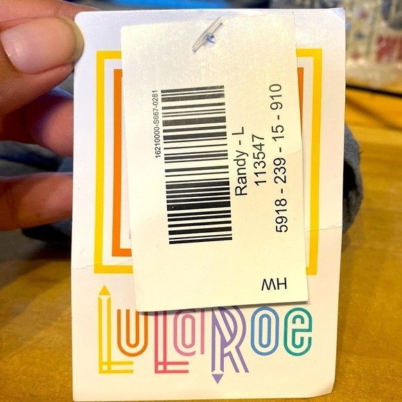 Unisex Lularoe Randy Shirt Gray w/ Witches Hats & Brooms Graphic L New NWT - Picture 5 of 7